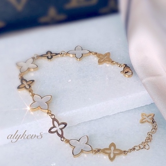 Jewelry - 💎18k BRACELET Style Fleur Clover, White Mother of Pearl Inlay Designer Inspired